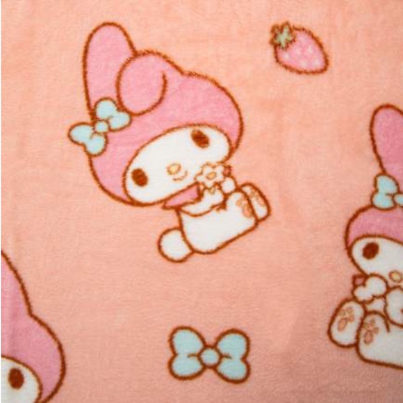 NWT Sanrio My Melody Pink Silk Touch Travel Throw Blanket - Picture 4 of 5
